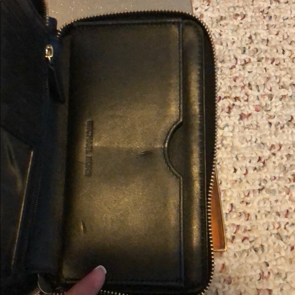 SOLD Michael Kors Jet Set Phone Wallet Gently Used - Picture 4 of 8